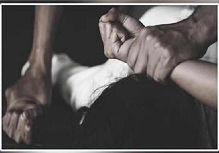 ਮਜ਼ਦੂਰੀ ਮੰਗਣ ''ਤੇ ਹਿੰਦੂ ਔਰਤ ਨੂੰ ਪਾਕਿਸਤਾਨ ''ਚ ਅਗਵਾ ਕਰਕੇ ਕੀਤਾ ਸਮੂਹਿਕ ਜਬਰ-ਜ਼ਿਨਾਹ ਫੇਰ ਉਲਟਾ ਲਟਕਾ ਕੇ ਕੀਤੀ ਕੁੱਟਮਾਰ ਵੀ। 