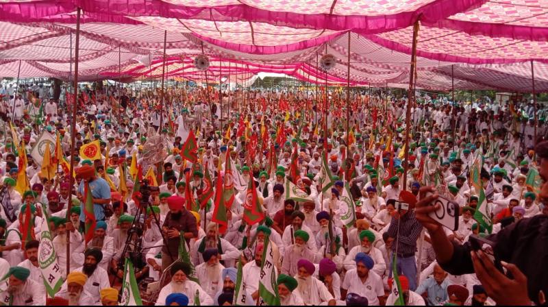 ਪੰਜਾਬ ਵਿਧਾਨ ਸਭਾ ਦੇ ਸੈਸ਼ਨ ਦੇ ਪਹਿਲੇ ਦਿਨ ਸੰਯੁਕਤ ਕਿਸਾਨ ਮੋਰਚਾ ਵਲੋਂ ਕੀਤੀ ਗਈ ਵਿਸ਼ਾਲ ਮਹਾਂਪੰਚਾਇਤ