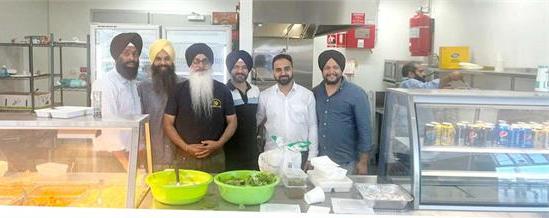  ਹਾਰਮੋਨੀ ਡੇਅ ਅਤੇ ਵਿਸਾਖੀ ਨੂੰ ਸਮਰਪਿਤ ਬ੍ਰਿਸਬੇਨ ਸਿਟੀ ਕੌਂਸਲ ਦੇ ਬੱਸ ਆਪ੍ਰੇਟਰਾਂ ਨੇ ਲਗਾਇਆ ਲੰਗਰ। 