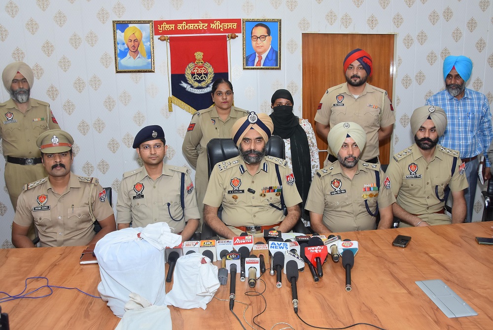 ਪੰਜਾਬ ਪੁਲਸ ਵਲੋਂ ਹੈਰੋਇਨ ਦੀ ਵੱਡੀ ਖੇਪ ਸਮੇਤ ਇਕ ਔਰਤ ਹੋਈ ਗ੍ਰਿਫ਼ਤਾਰ