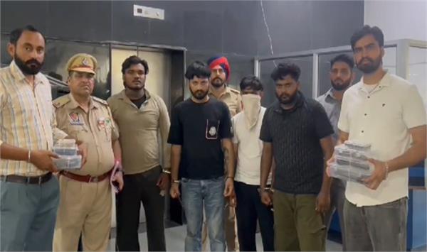 ਪੰਜਾਬ ''ਚ ਖ਼ਤਰਨਾਕ ਗੈਂਗ ਦੇ 4 ਮੇਂਬਰ ਹਥਿਆਰਾਂ ਸਣੇ ਗਿਰਫ਼ਤਾਰ 