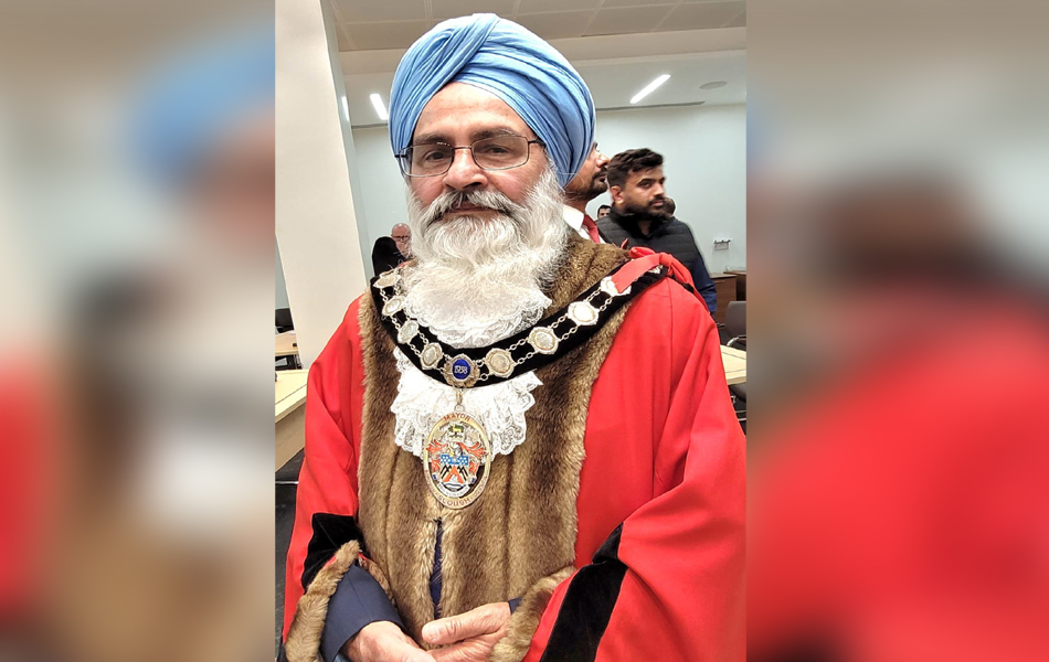 ਬਲਵਿੰਦਰ ਸਿੰਘ ਢਿੱਲੋਂ ਨੇ ਸਲੋਹ ''ਚ ਕਰਾਈ ਬੱਲੇ-ਬੱਲੇ,ਰਚਿਆ ਇਤਿਹਾਸ,ਬਣੇ ਪਹਿਲੇ ਸਿੱਖ ਮੇਅਰ
