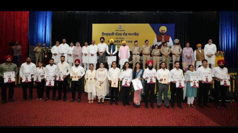 ਨੌਜਵਾਨਾਂ ਨੂੰ 872 ਦਿਨਾਂ ਵਿੱਚ ਔਸਤਨ ਰੋਜ਼ਾਨਾ ਦਿੱਤੀਆਂ 50 ਨੌਕਰੀਆਂ,ਢਾਈ ਸਾਲਾਂ ਵਿੱਚ 44250 ਸਰਕਾਰੀ ਨੌਕਰੀਆਂ: CM ਮਾਨ