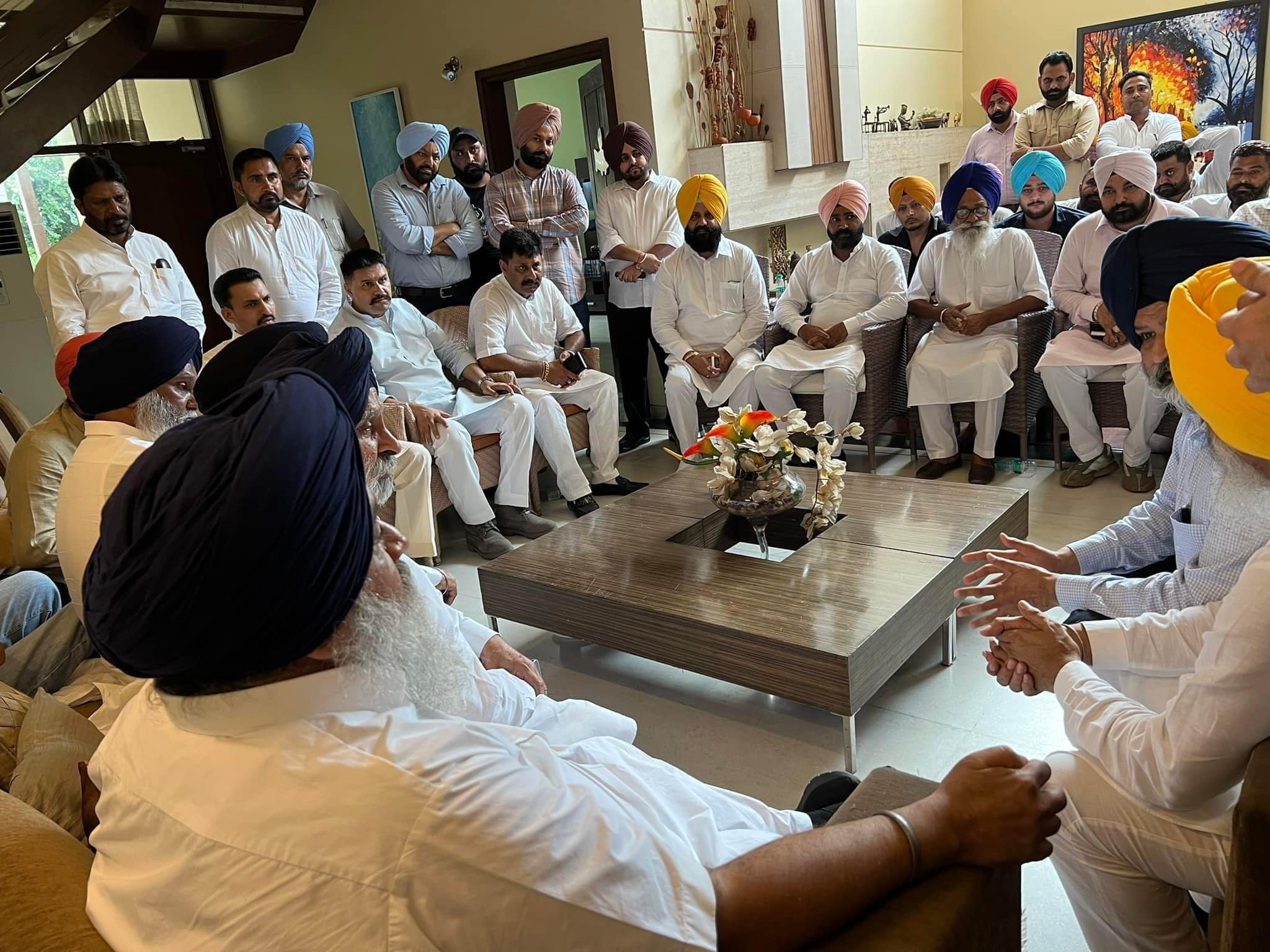 ਨਗਰ ਨਿਗਮ ਚੋਣਾਂ ਸਬੰਧੀ ਸਮੂਹ ਪਾਰਟੀ ਅਹੁਦੇਦਾਰਾਂ ਨਾਲ ਸੁਖਬੀਰ ਬਾਦਲ ਨੇ ਕੀਤੀ ਮੀਟਿੰਗ