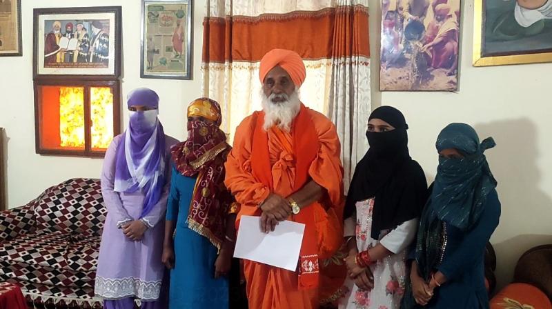 ਅਰਬ ਮੁਲਕਾਂ ''ਚ ਫਸੀਆਂ ਚਾਰ ਲੜਕੀਆਂ ਦੀ ਸੰਤ ਸੀਚੇਵਾਲ ਦੇ ਯਤਨਾਂ ਸਦਕਾ ਹੋਈ ਵਤਨ ਵਾਪਸੀ