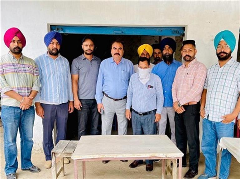 ਵਿਜੀਲੈਂਸ ਬਿਊਰੋ ਨੇ ਜ਼ਮੀਨ ਦੇ ਇੰਤਕਾਲ ਬਦਲੇ 10 ਹਜ਼ਾਰ ਦੀ ਰਿਸ਼ਵਤ ਲੈਂਦਾ ਪਟਵਾਰੀ ਰੰਗੇ ਹੱਥੀਂ ਕੀਤਾ ਗ੍ਰਿਫ਼ਤਾਰ
