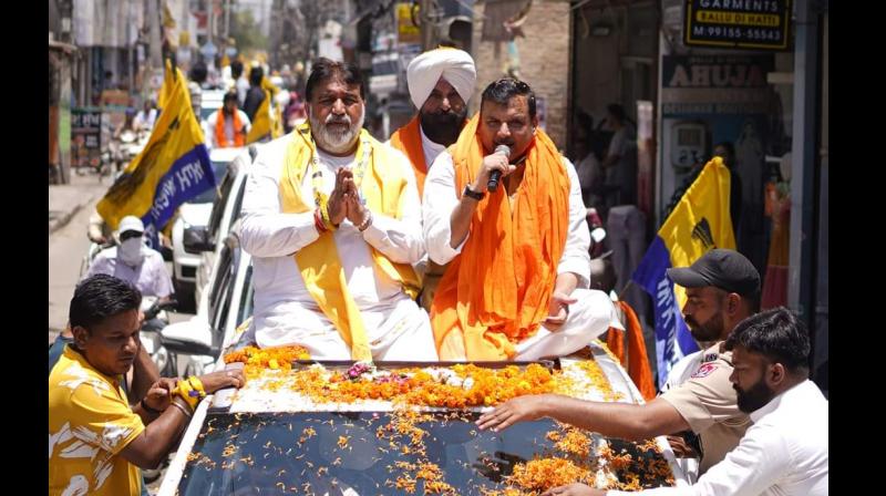  ਲੁਧਿਆਣਾ ''ਚ ਆਪ ਸਾਂਸਦ ਸੰਜੇ ਸਿੰਘ ਨੇ ਆਪ ਉਮੀਦਵਾਰ ਅਸ਼ੋਕ ਪਰਾਸ਼ਰ ਪੱਪੀ ਲਈ ਕੀਤਾ ਚੋਣ ਪ੍ਰਚਾਰ