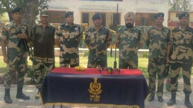  BSF ਨੇ ਅੰਮ੍ਰਿਤਸਰ ’ਚ ਤੀਸਰੀ ਵਾਰ ਪਾਕਿਸਤਾਨੀ ਡਰੋਨ ਤੇ 3 ਕਰੋੜ ਦੀ ਹੈਰੋਇਨ ਕੀਤੀ ਬਰਾਮਦ