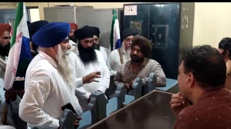 ਪਬਲਿਕ ਨਾਲ ਗਲਤ ਵਿਵਹਾਰ ਕਰਨ ਵਾਲਾ ਪਟਵਾਰੀ ਗੁਰਭੇਜ ਸਿੰਘ ਹੋਇਆ ਮੁਅੱਤਲ
