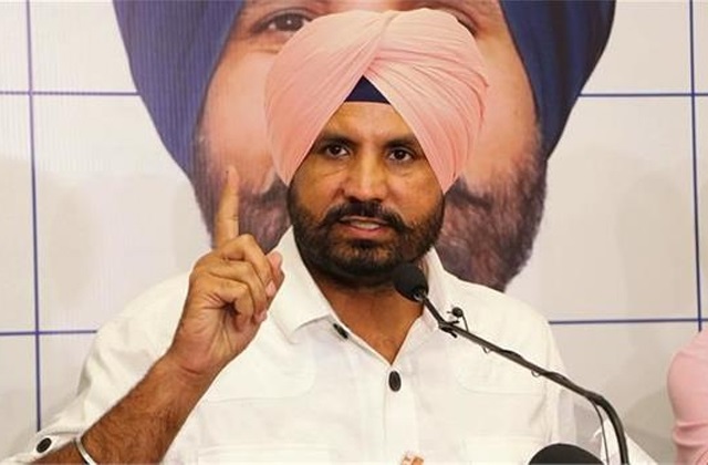 ਰਾਜਾ ਵੜਿੰਗ ਨੇ ਰਵਨੀਤ ਬਿੱਟੂ ਦੇ ਮਾਮਿਆਂ ਨੂੰ ਕਾਂਗਰਸ ’ਚੋਂ ਕੱਢਿਆ ਬਾਹਰ