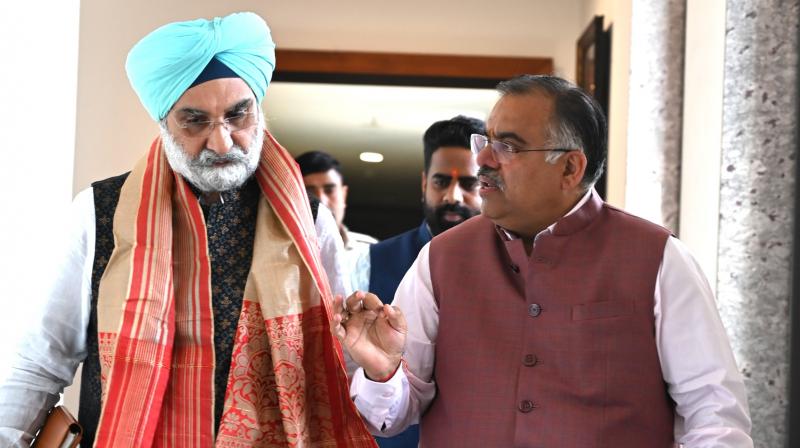 ਤਰੁਣ ਚੁੱਘ ਨੂੰ ਭਾਜਪਾ ਉਮੀਦਵਾਰ ਤਰਨਜੀਤ ਸੰਧੂ ਨੇ ਚੋਣ ਪ੍ਰਚਾਰ ਗਤੀਵਿਧੀਆਂ ਬਾਰੇ ਦਿਤੀ ਜਾਣਕਾਰੀ