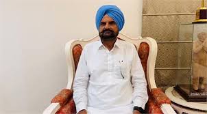 ਕਾਂਗਰਸੀ ਆਗੂ ਸਿੱਧੂ ਮੂਸੇਵਾਲਾ ਦੀ ਹਵੇਲੀ ਪਹੁੰਚੇ , ਬਲਕੌਰ ਸਿੰਘ ਨਾਲ ਬੰਦ ਕਮਰੇ ''ਚ ਹੋਈ ਮੀਟਿੰਗ