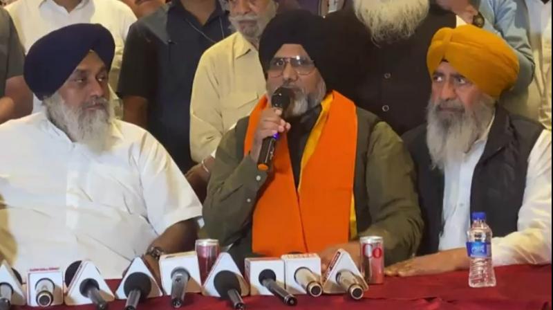 ਅਕਾਲੀ ਦਲ ਵਿਚ ਸ਼ਾਮਲ ਹੋਏ ‘ਧਾਕੜ ਅਫ਼ਸਰ’ ਮੰਨੇ ਜਾਂਦੇ ਡਾ. ਲਖਵੀਰ ਸਿੰਘ ਸ਼੍ਰੋਮਣੀ   