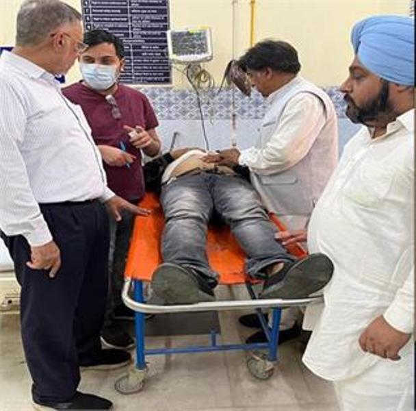 ਲਾਠੀਚਾਰਜ  ਹੋਇਆ ਦਿੱਲੀ ਪਹੁੰਚ ਰਹੇ ‘ਆਪ’ ਵਰਕਰਾਂ ’ਤੇ , ਸਿਹਤ ਮੰਤਰੀ ਨੇ ਪਹੁੰਚਾਇਆ ਹਸਪਤਾਲ। 