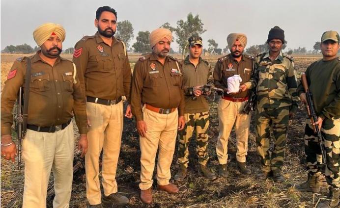 BSF ਅਤੇ ਖਾਲੜਾ ਪੁਲਿਸ  ਨੇ 2 ਡ੍ਰੋਨ ਅਤੇ 505 ਗ੍ਰਾਮ ਹੈਰੋਇਨ ਕੀਤੀ ਬਰਾਮਦ 